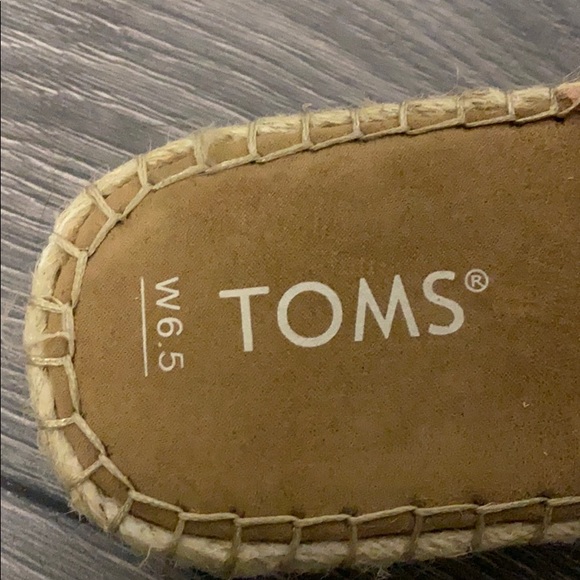 New Toms sandals - Picture 3 of 4